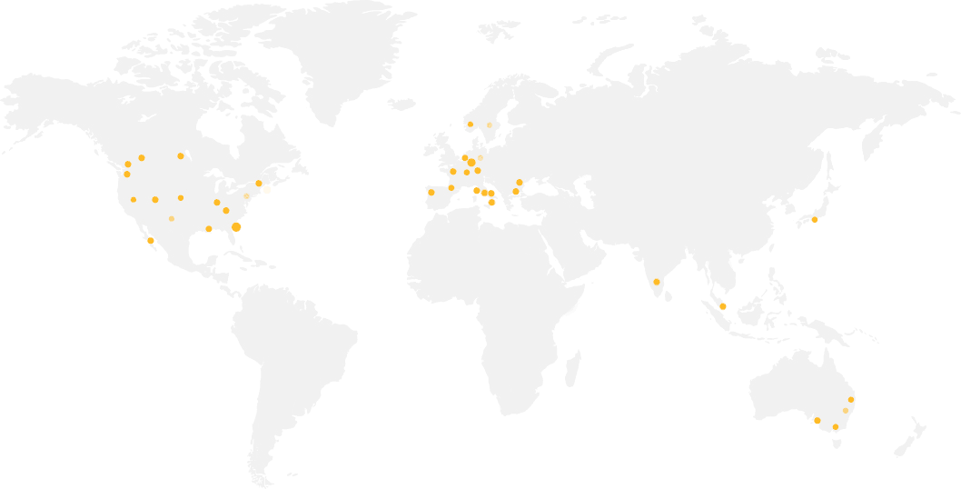 Carte du monde entier, avec des emplacements Modis étincelants de lumière couvrant l'Asie, l'Australie, l'Europe et l'Amérique du Nord.